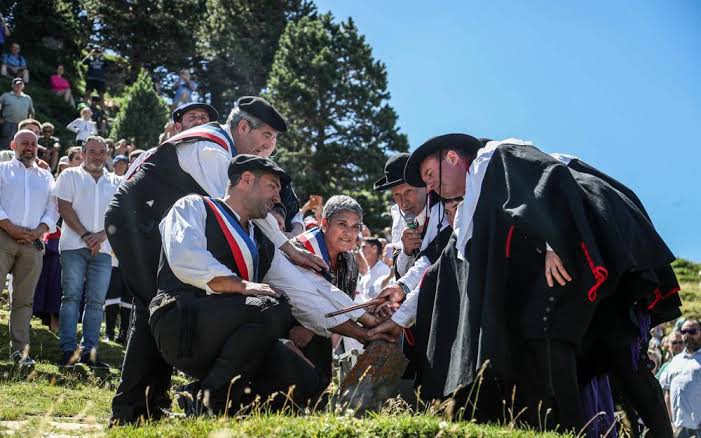 Trois vaches pour sept siècles de paix